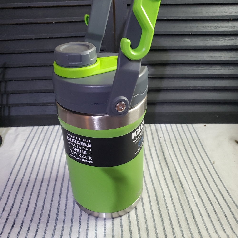 Igloo jug cooler